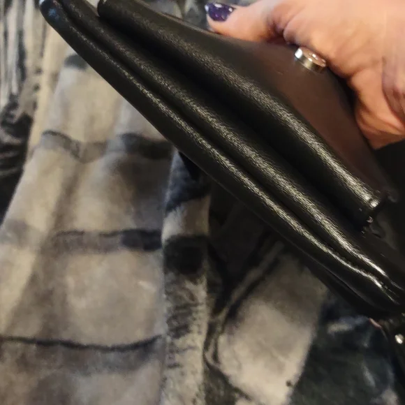 Crossbody leather looking purse. - Picture 7 of 9